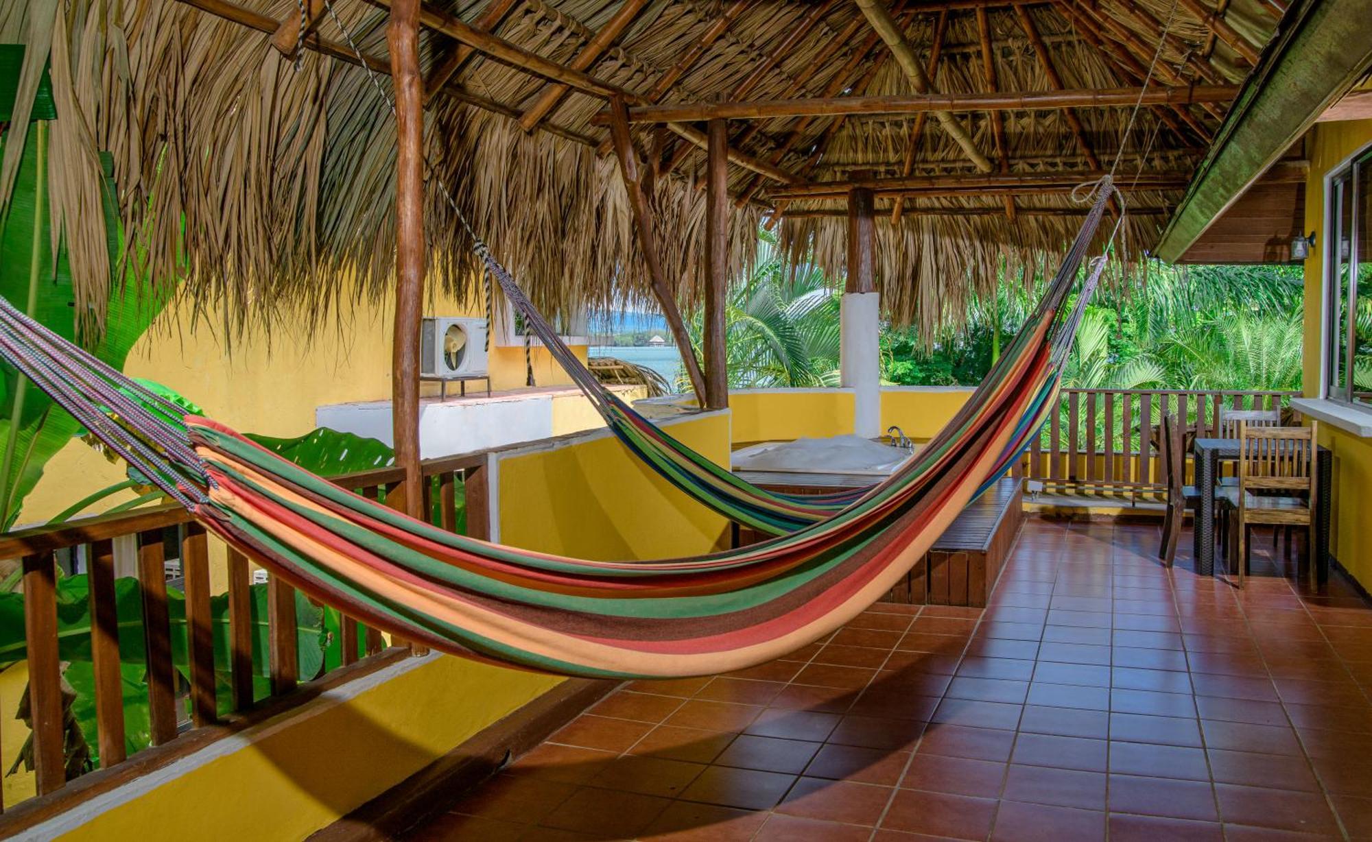 Banana Palms Hotel Rio Dulce Exterior photo