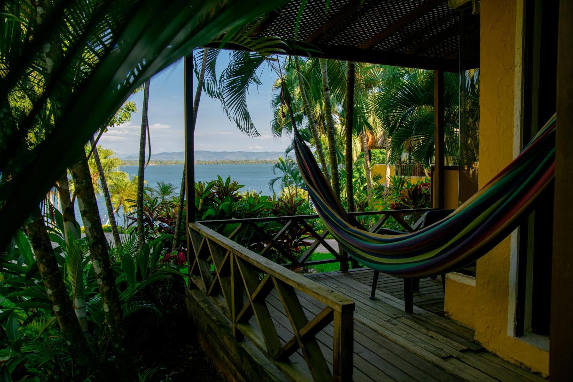 Banana Palms Hotel Rio Dulce Exterior photo