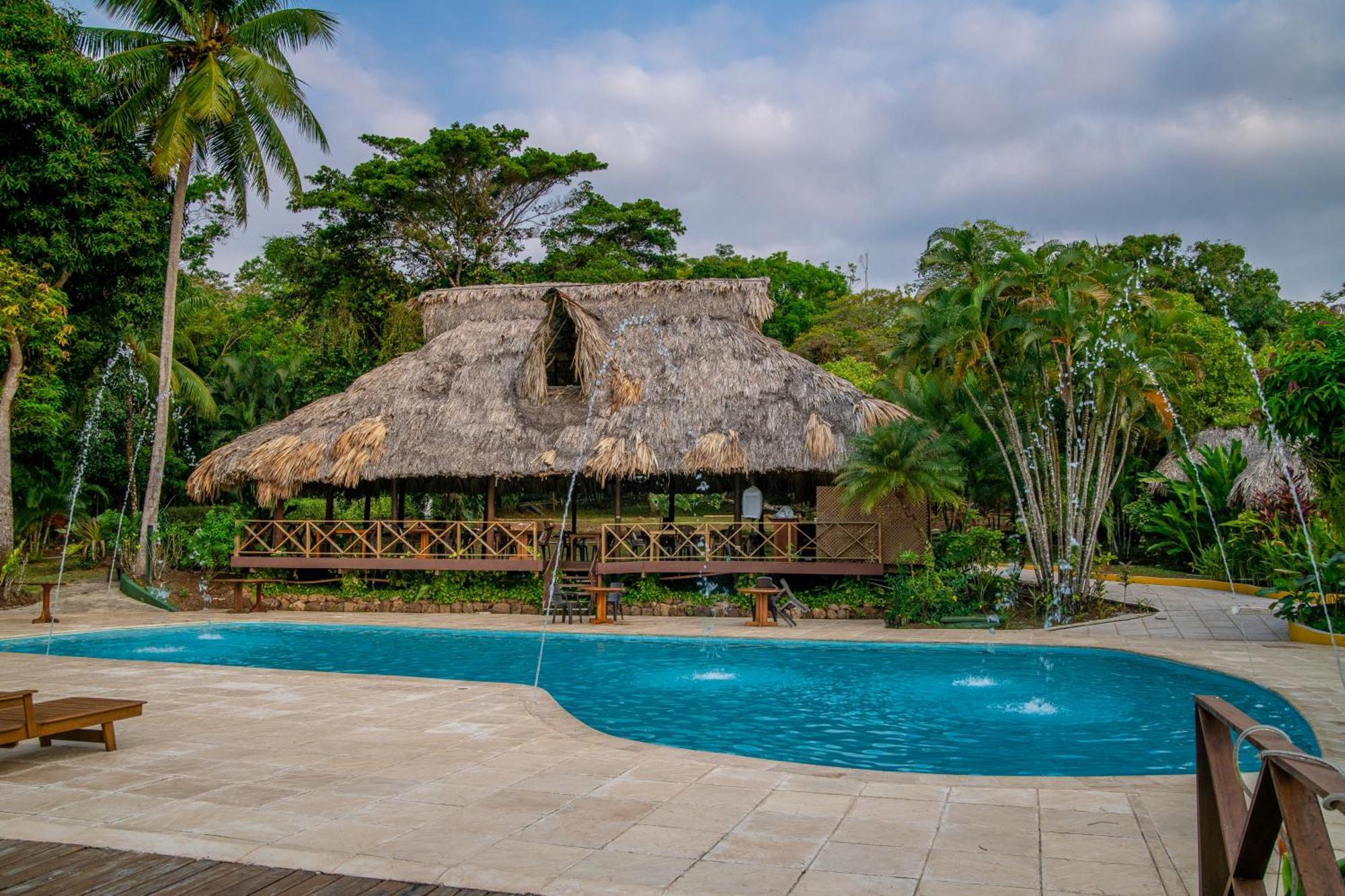 Banana Palms Hotel Rio Dulce Exterior photo