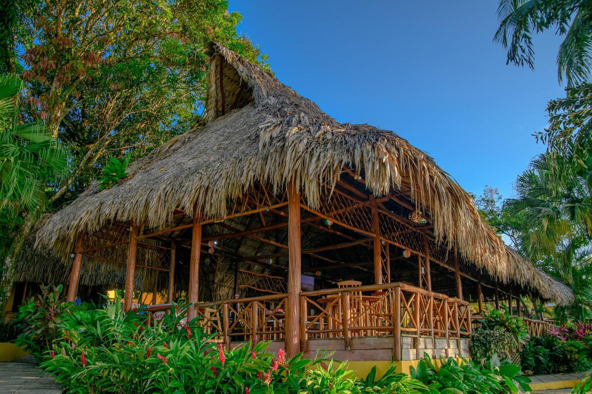 Banana Palms Hotel Rio Dulce Exterior photo