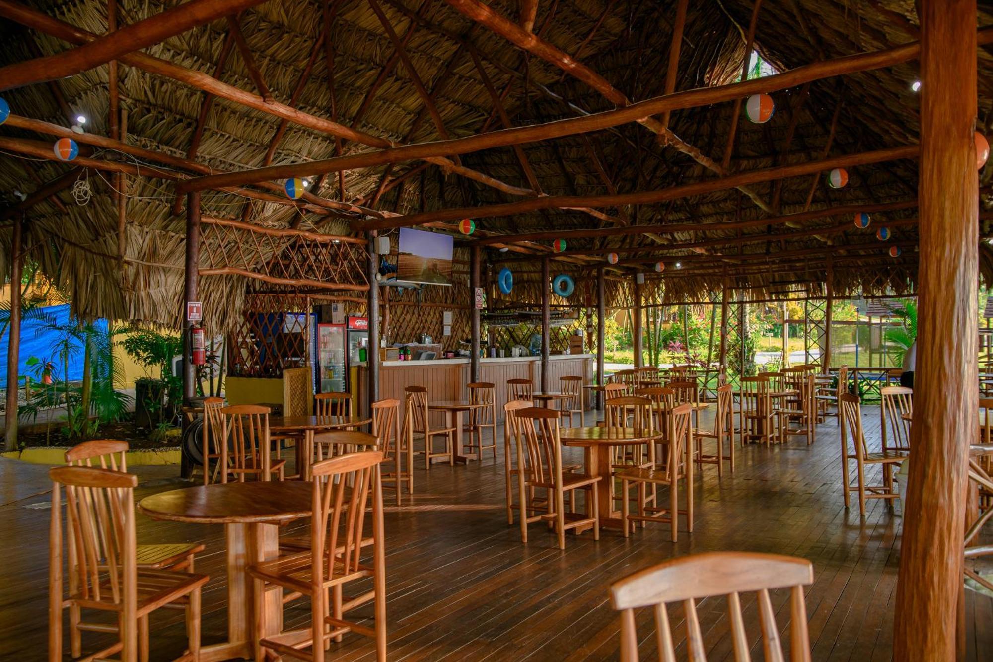 Banana Palms Hotel Rio Dulce Exterior photo