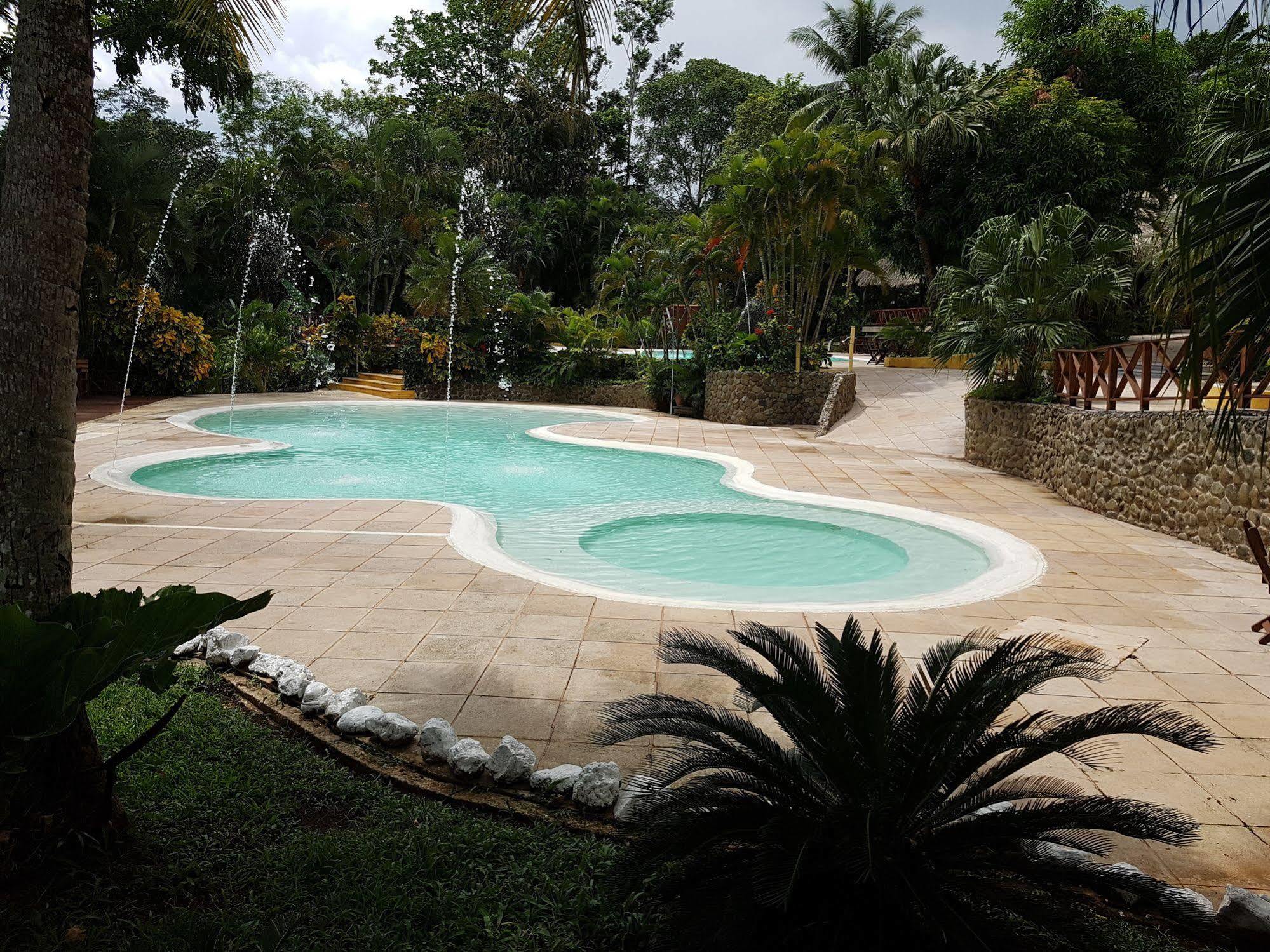 Banana Palms Hotel Rio Dulce Exterior photo